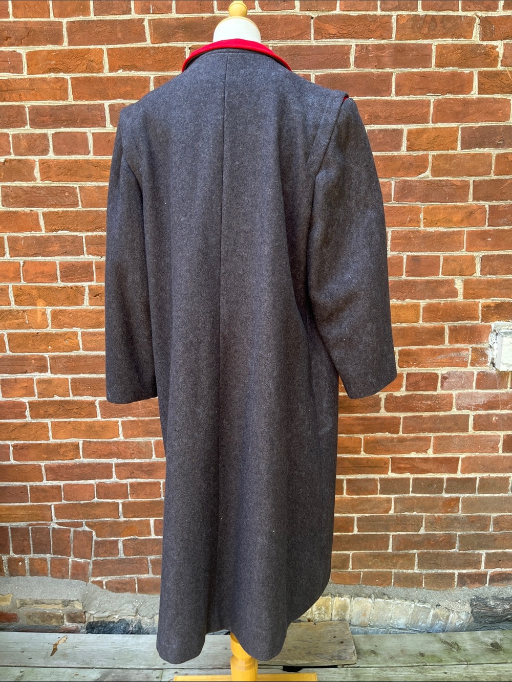 '80s Wool-Blend Long Coat with Red Collar - Picture 5 of 7